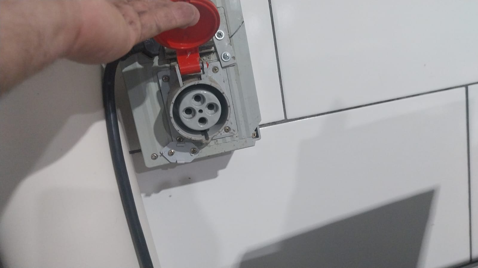 LHTEC ELÉTRICA portfolio 25