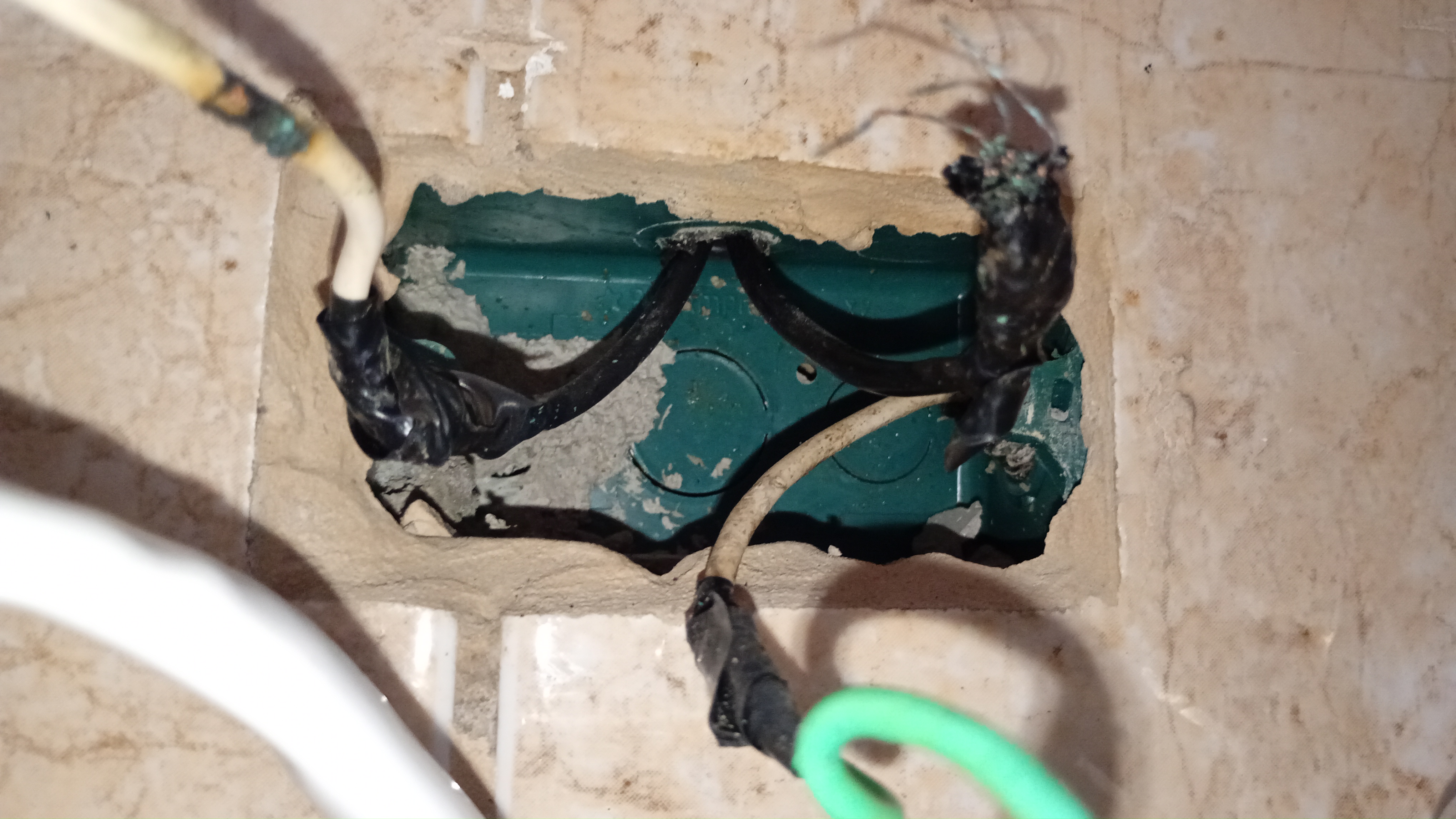 MACIEL SERVIÇOS EM ELETRICIDADE portfolio 13